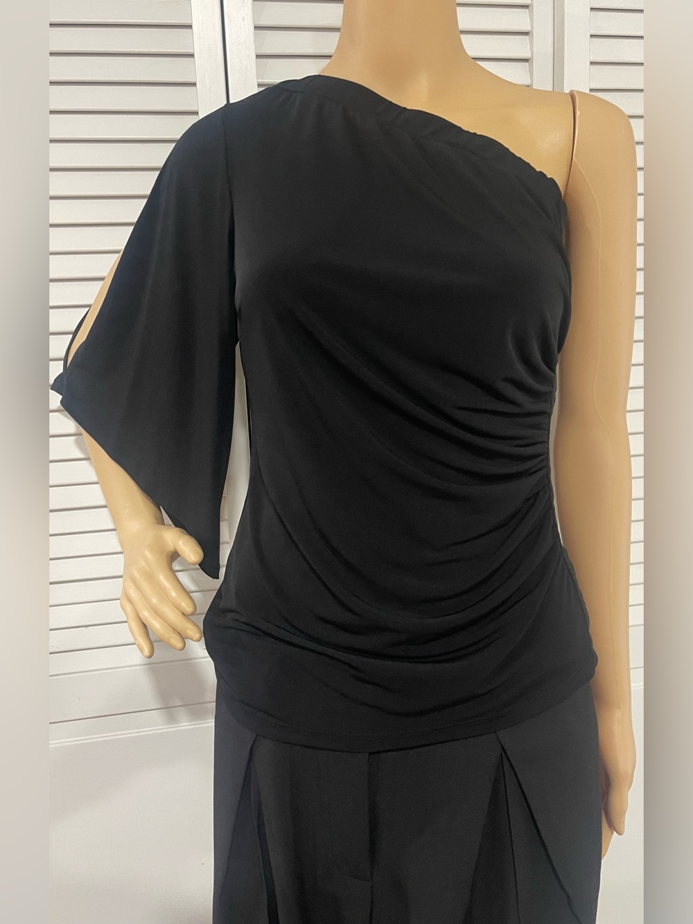 Cache One-Shoulder Black Asymmetric Sleeve Top
